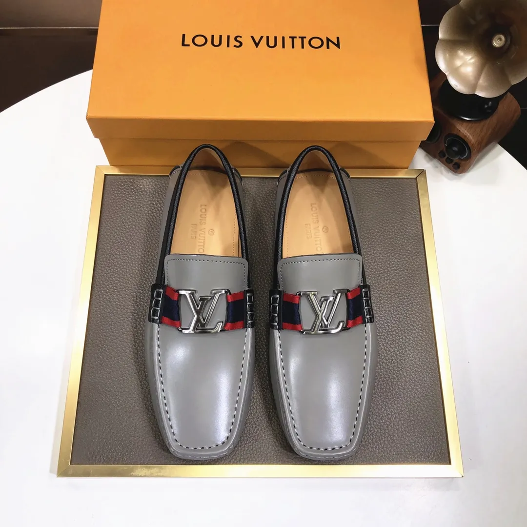 Men's men's shoes 💰420💰 [LV Doudou shoes] (water-dyed cowhide lining) new model is on the market, available on the official website. The new Doudou shoes are processed into single-color materials, and the uppers are made of imported cowhide material. The body of the shoe is fully hemmed with mark thread, and is lined with imported original cowhide leather. The elegant shoe shape is super suitable for all-matching, and the size is 38-44.
